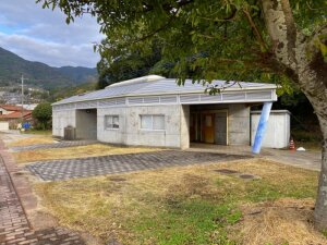 トイレ・洗面
えびすビーチ管理棟のトイレ・洗面所がご利用いただけます。